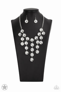 Spotlight Stunner Paparazzi  Necklace