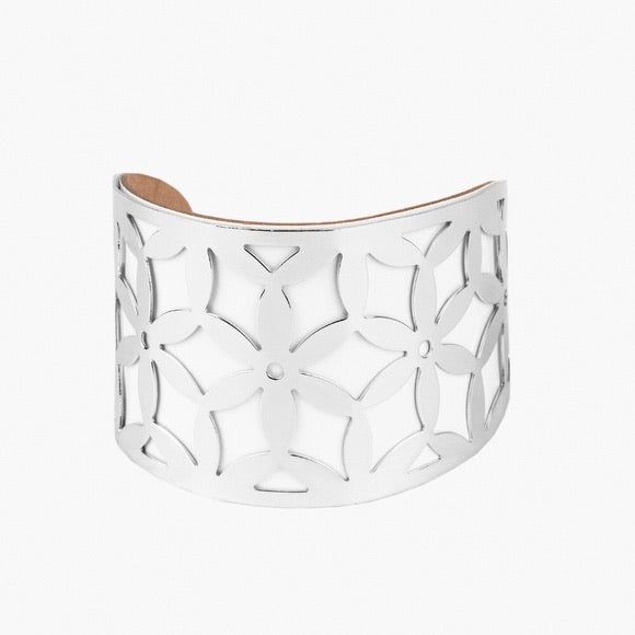 GARDEN FIESTA - Paparazzi white cuff bracelet